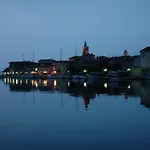 Novotny Crveni Lejlighed *