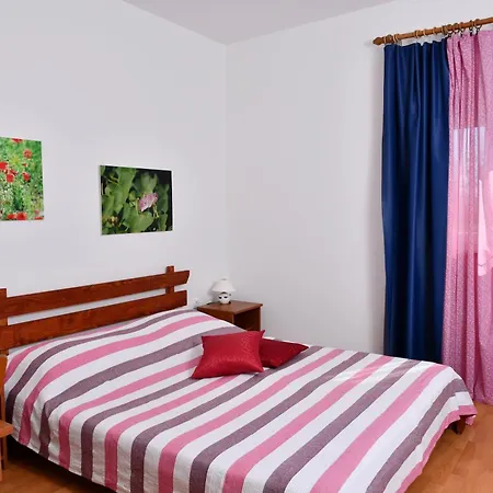Novotny Crveni Apartament